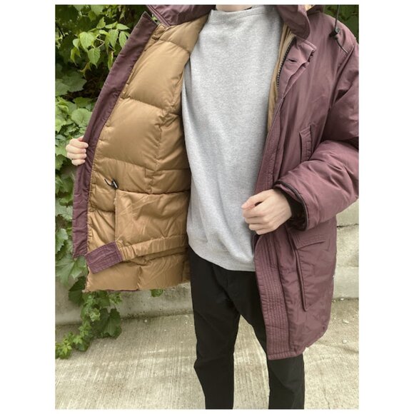 Vintage 90s oversized Snow Goose Canada Goose Down Winter Coat in Burgundy Fur - Picture 5 of 16